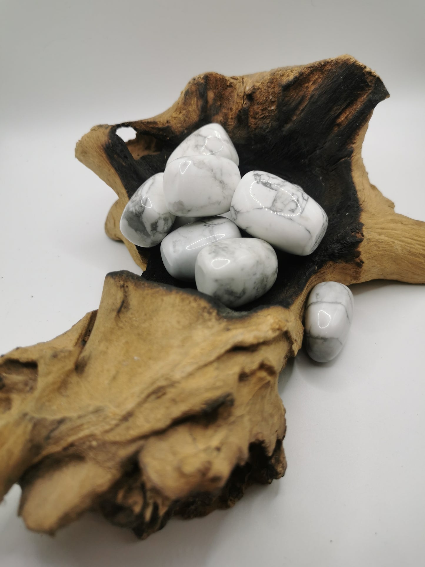 Howlite Tumble