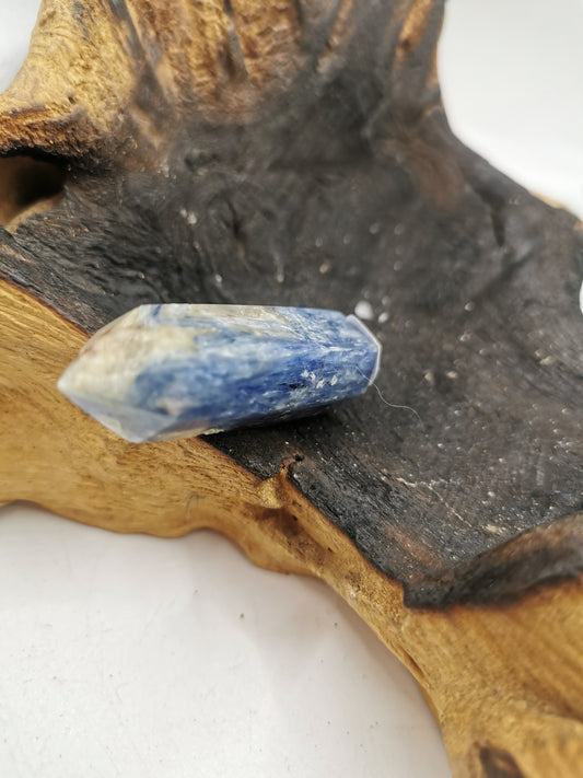 Kyanite C
